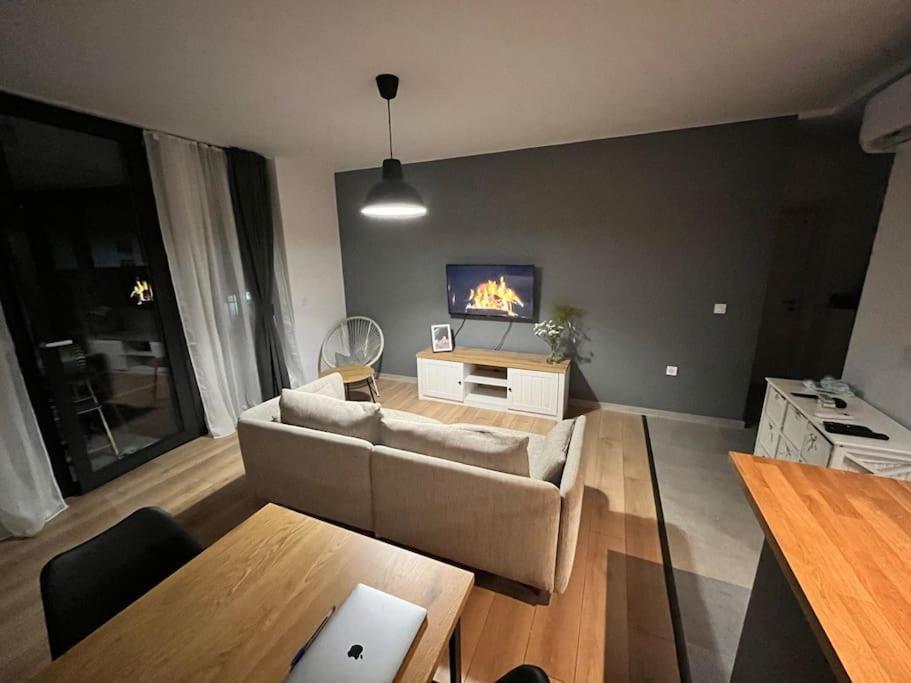 Sunlit Elegance Escape Apartment Warna Exterior foto
