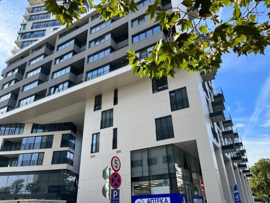 Sunlit Elegance Escape Apartment Warna Exterior foto
